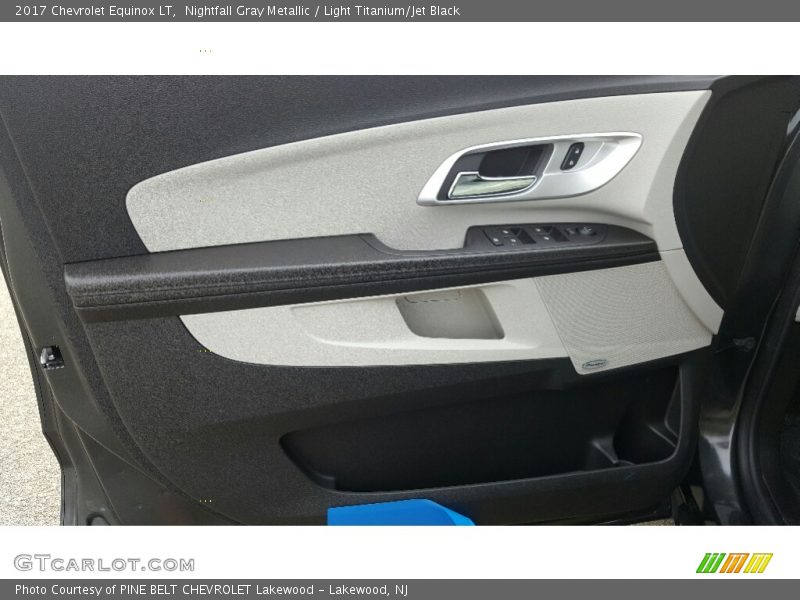 Nightfall Gray Metallic / Light Titanium/Jet Black 2017 Chevrolet Equinox LT