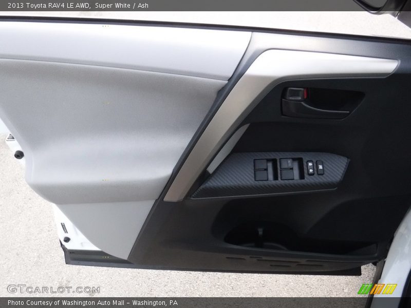 Super White / Ash 2013 Toyota RAV4 LE AWD