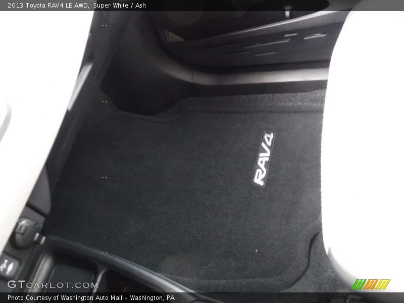Super White / Ash 2013 Toyota RAV4 LE AWD