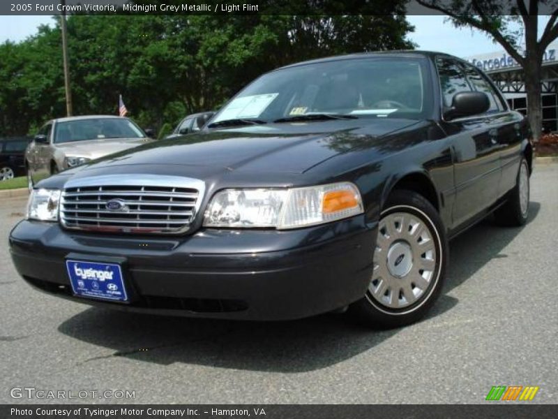 Midnight Grey Metallic / Light Flint 2005 Ford Crown Victoria