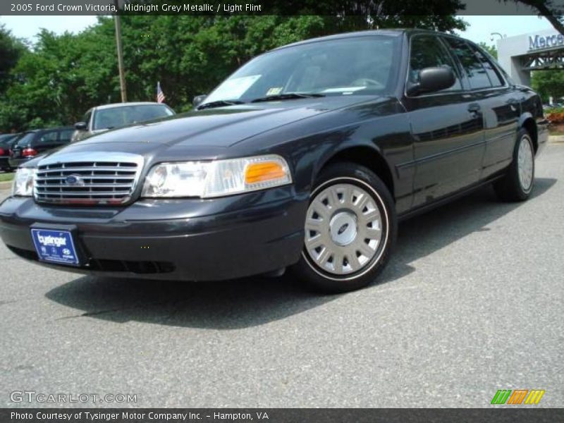 Midnight Grey Metallic / Light Flint 2005 Ford Crown Victoria