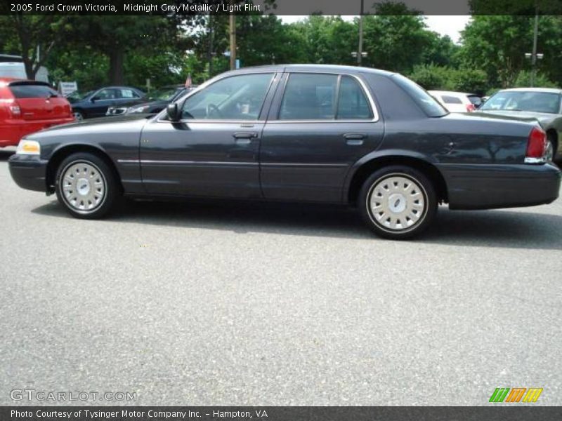 Midnight Grey Metallic / Light Flint 2005 Ford Crown Victoria