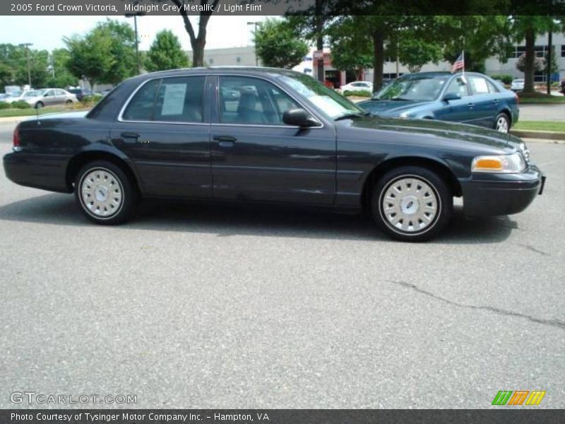 Midnight Grey Metallic / Light Flint 2005 Ford Crown Victoria