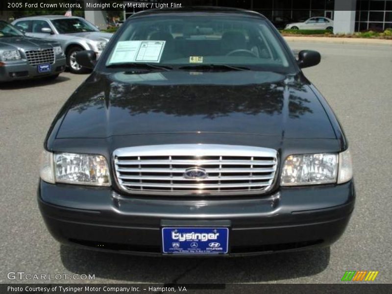 Midnight Grey Metallic / Light Flint 2005 Ford Crown Victoria