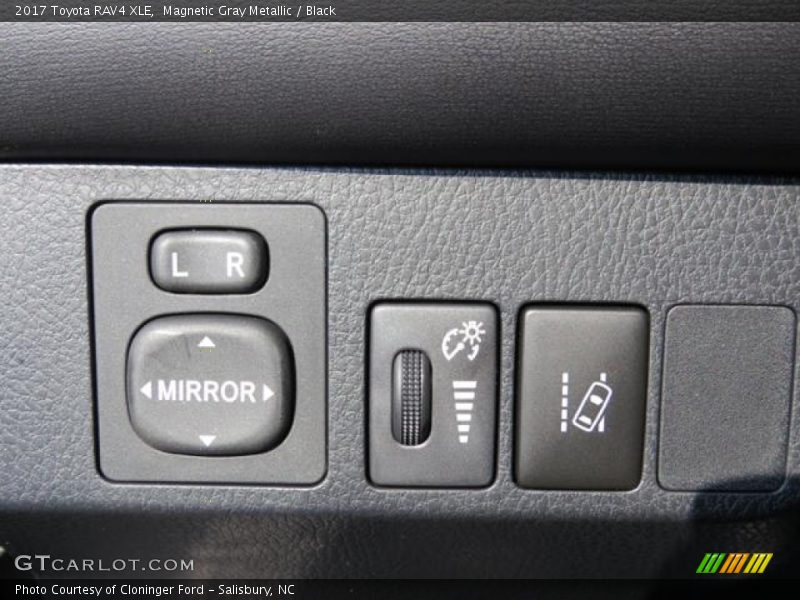 Magnetic Gray Metallic / Black 2017 Toyota RAV4 XLE