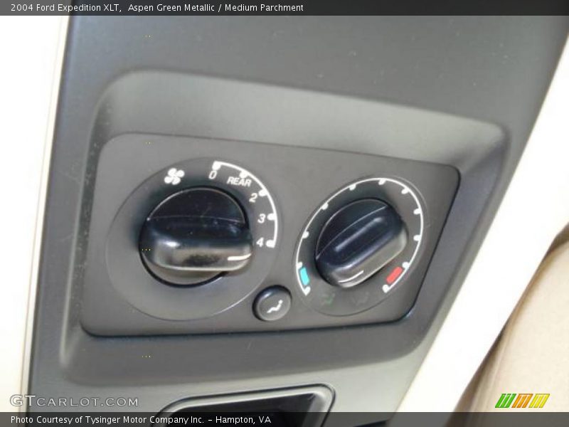 Aspen Green Metallic / Medium Parchment 2004 Ford Expedition XLT