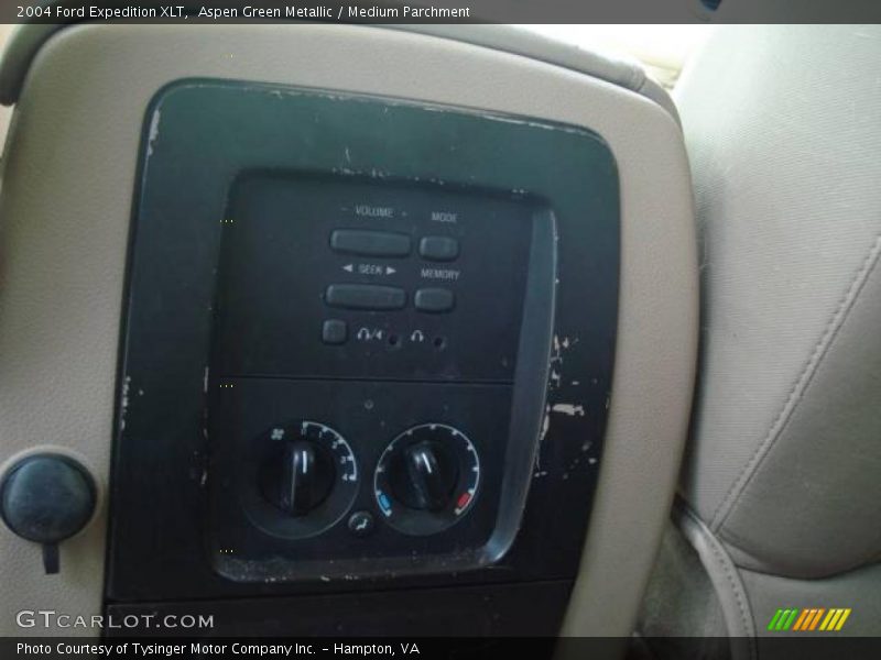 Aspen Green Metallic / Medium Parchment 2004 Ford Expedition XLT