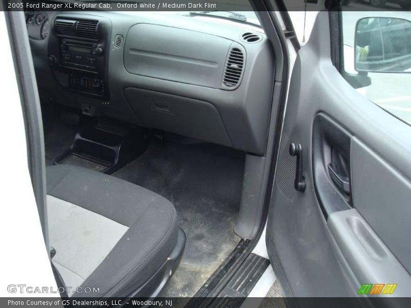 Oxford White / Medium Dark Flint 2005 Ford Ranger XL Regular Cab