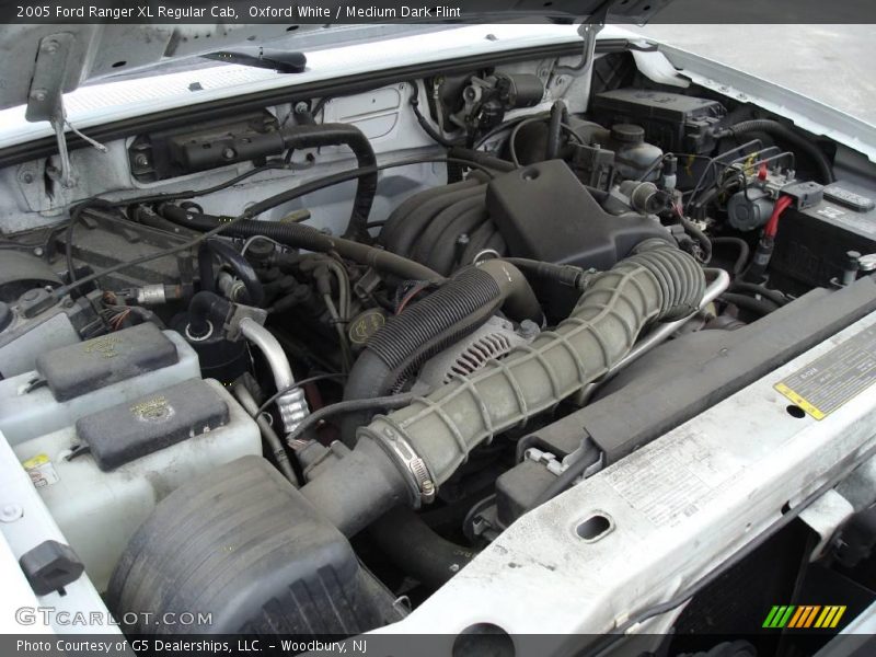 Oxford White / Medium Dark Flint 2005 Ford Ranger XL Regular Cab