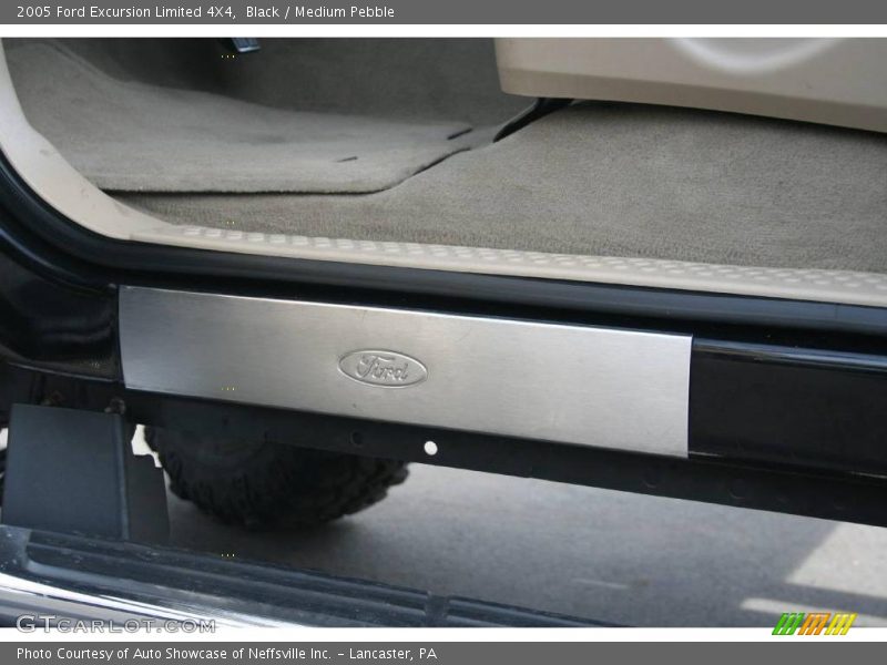 Black / Medium Pebble 2005 Ford Excursion Limited 4X4