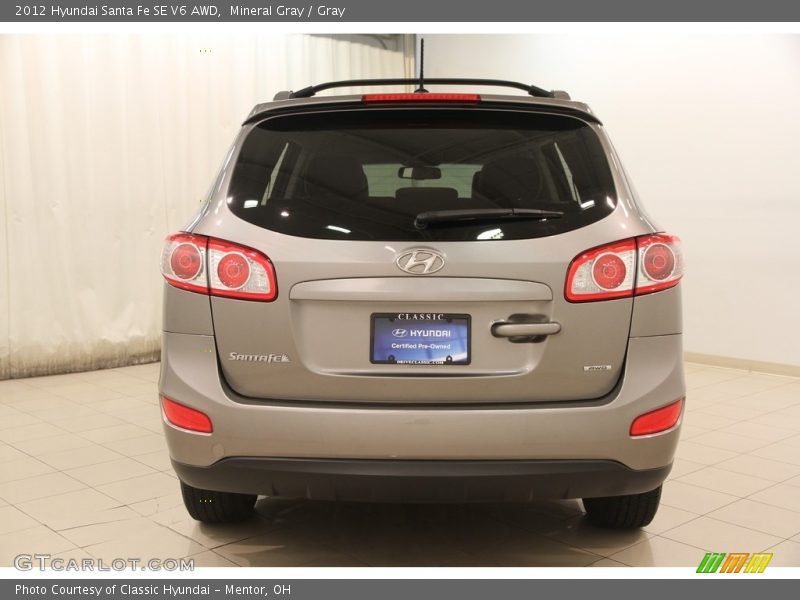 Mineral Gray / Gray 2012 Hyundai Santa Fe SE V6 AWD