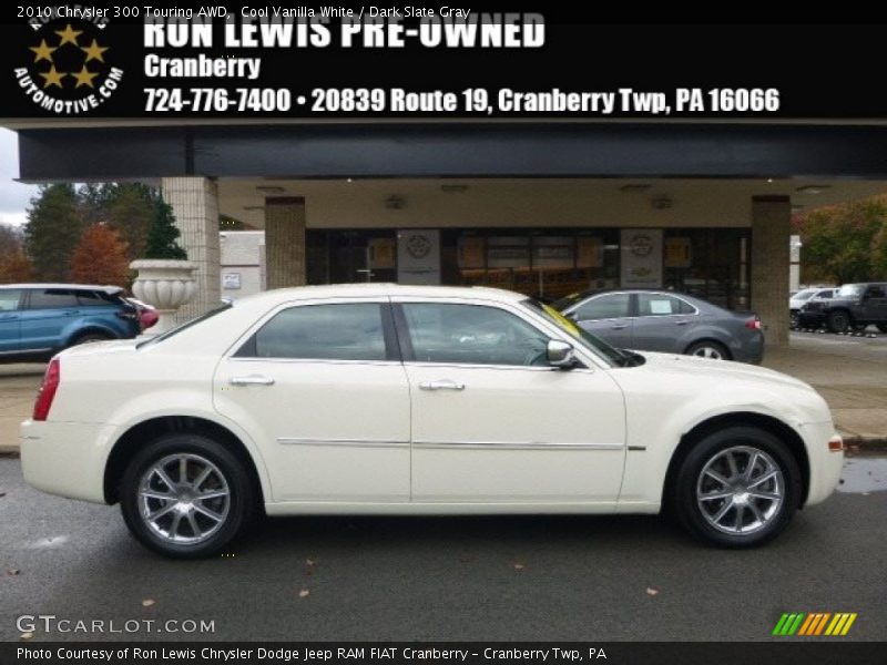 Cool Vanilla White / Dark Slate Gray 2010 Chrysler 300 Touring AWD