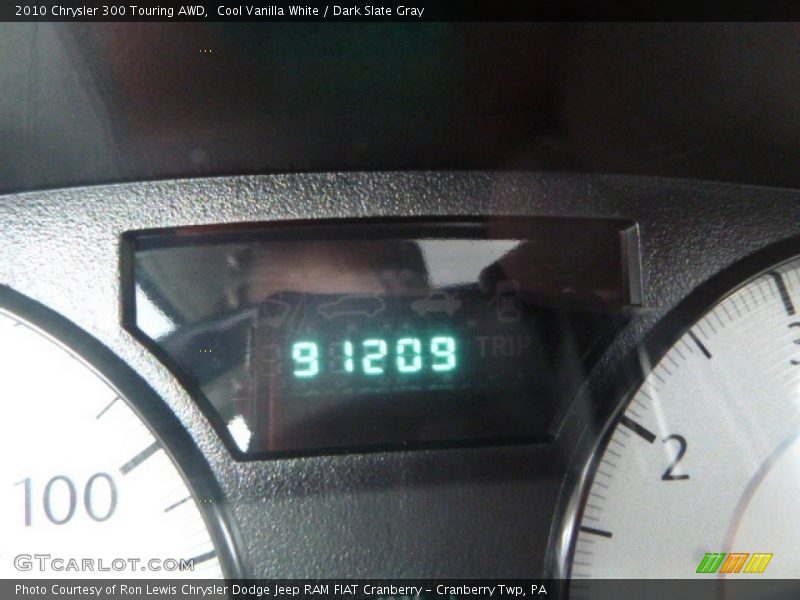 Cool Vanilla White / Dark Slate Gray 2010 Chrysler 300 Touring AWD
