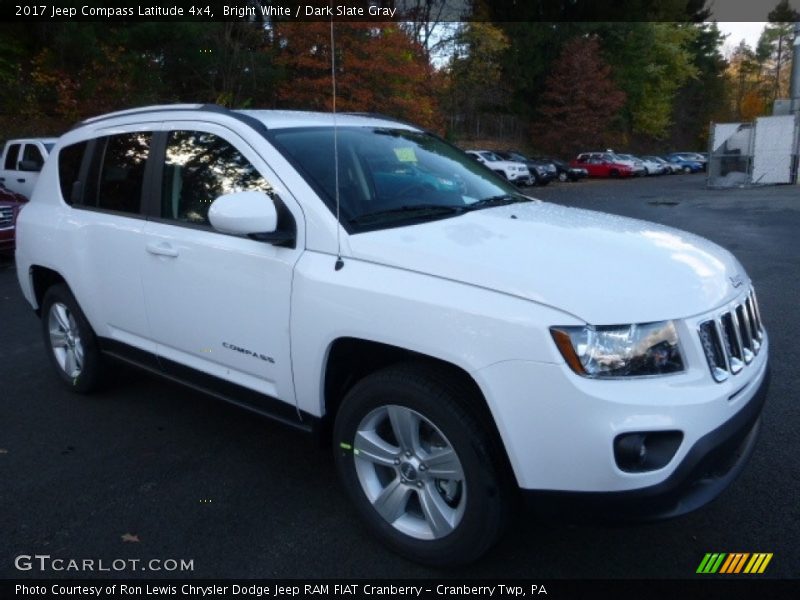 Bright White / Dark Slate Gray 2017 Jeep Compass Latitude 4x4