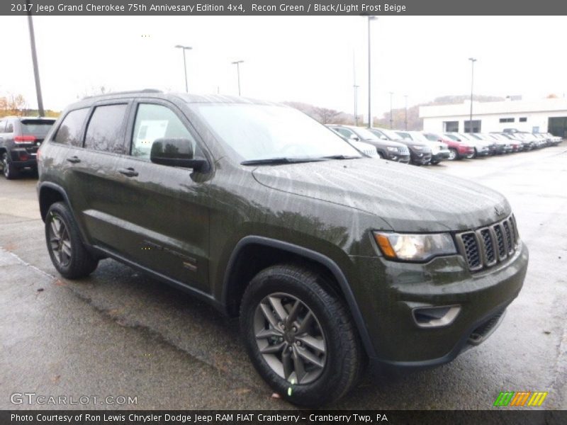Front 3/4 View of 2017 Grand Cherokee 75th Annivesary Edition 4x4