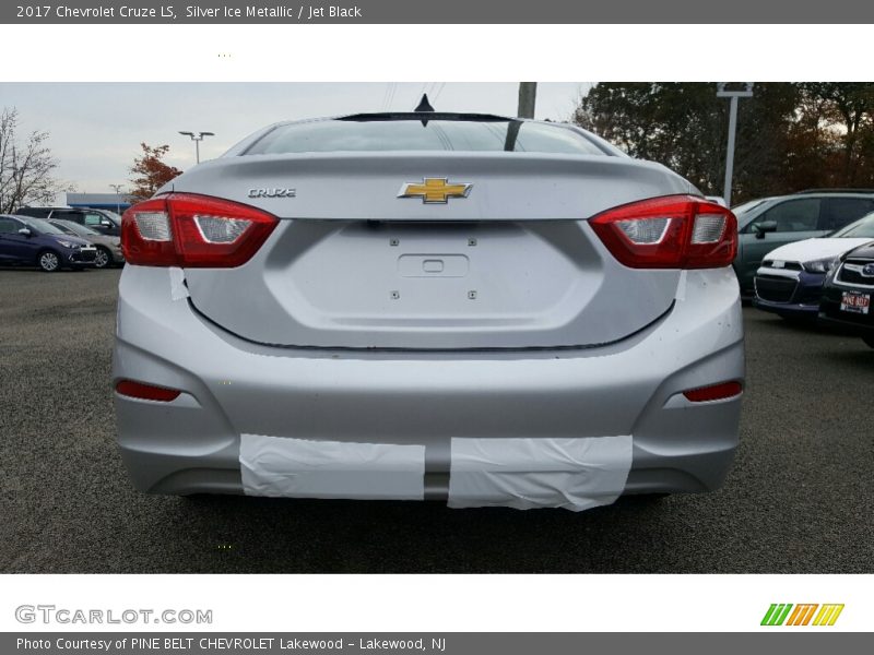 Silver Ice Metallic / Jet Black 2017 Chevrolet Cruze LS