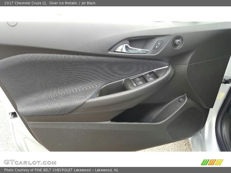 Silver Ice Metallic / Jet Black 2017 Chevrolet Cruze LS