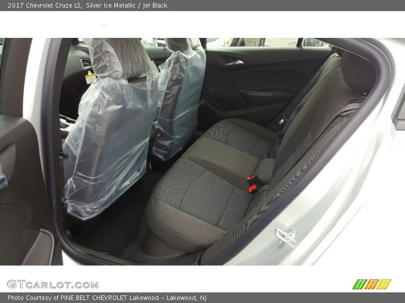 Silver Ice Metallic / Jet Black 2017 Chevrolet Cruze LS