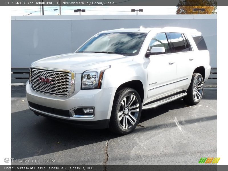 Front 3/4 View of 2017 Yukon Denali 4WD