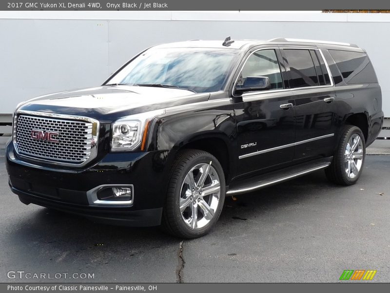 Front 3/4 View of 2017 Yukon XL Denali 4WD