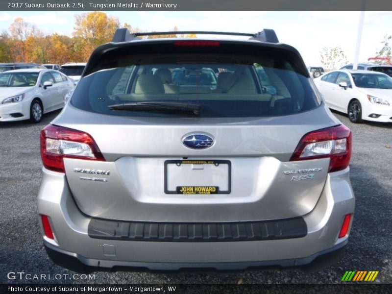 Tungsten Metallic / Warm Ivory 2017 Subaru Outback 2.5i