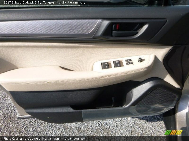 Tungsten Metallic / Warm Ivory 2017 Subaru Outback 2.5i