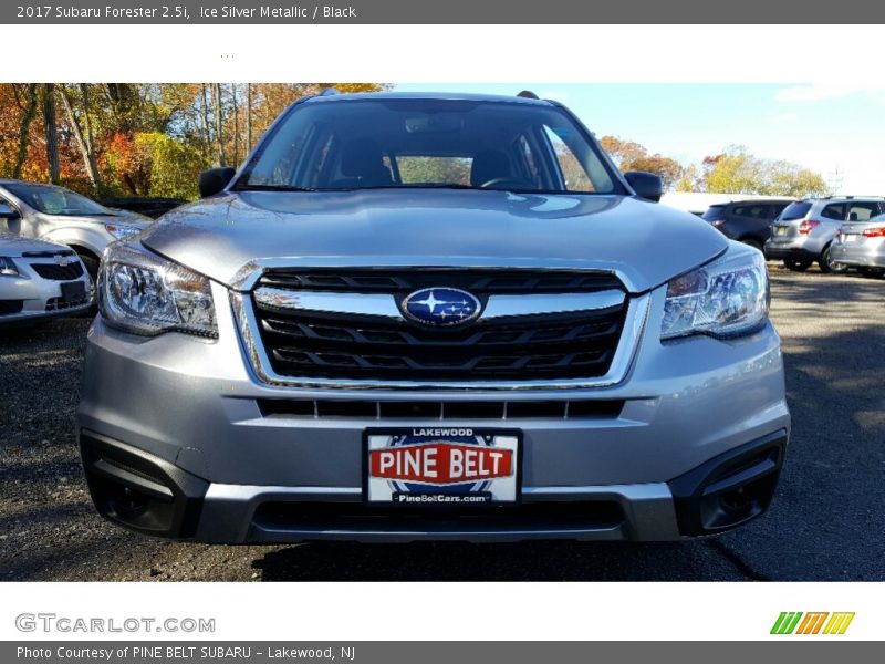 Ice Silver Metallic / Black 2017 Subaru Forester 2.5i