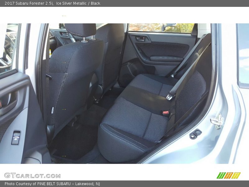 Ice Silver Metallic / Black 2017 Subaru Forester 2.5i