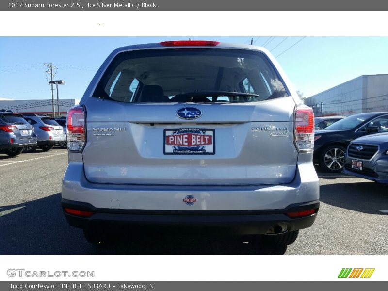 Ice Silver Metallic / Black 2017 Subaru Forester 2.5i