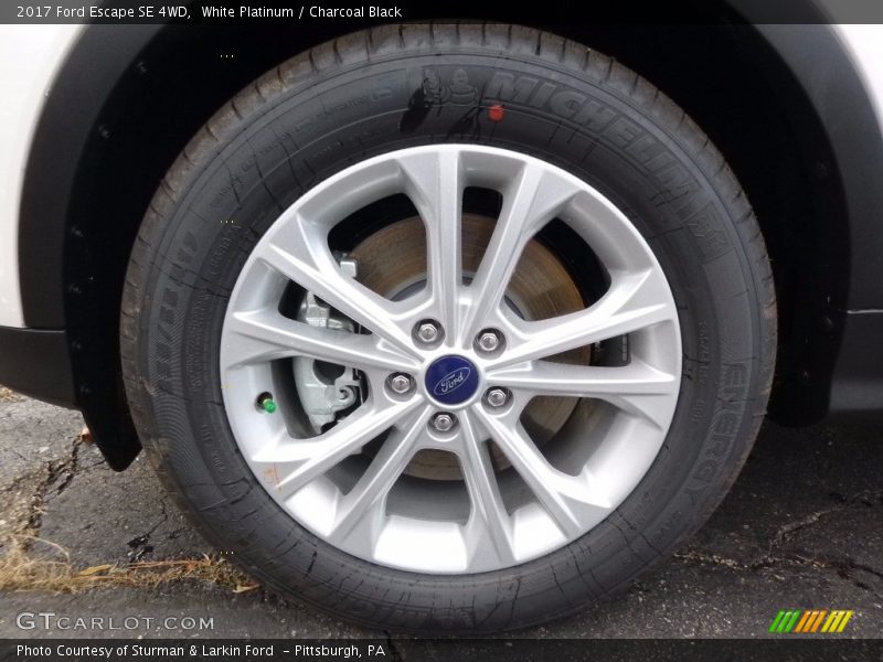 White Platinum / Charcoal Black 2017 Ford Escape SE 4WD