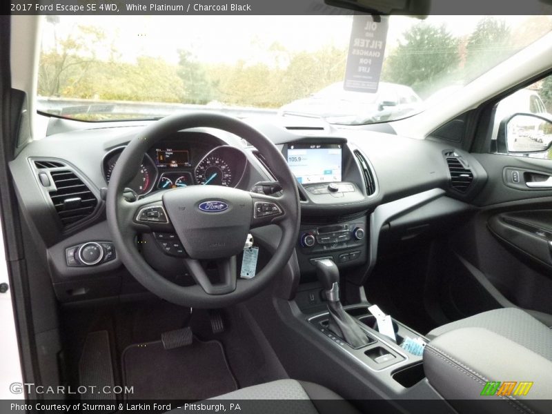 White Platinum / Charcoal Black 2017 Ford Escape SE 4WD