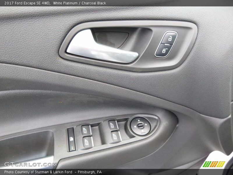 White Platinum / Charcoal Black 2017 Ford Escape SE 4WD