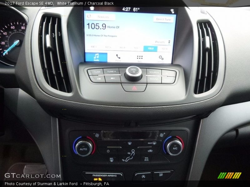 White Platinum / Charcoal Black 2017 Ford Escape SE 4WD