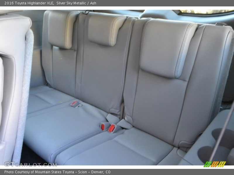 Silver Sky Metallic / Ash 2016 Toyota Highlander XLE