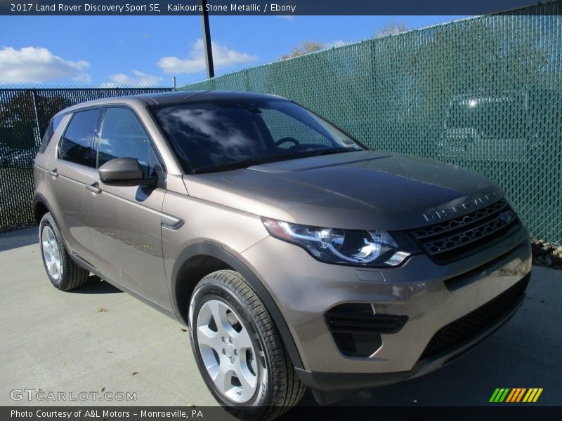 Front 3/4 View of 2017 Discovery Sport SE