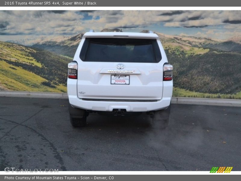 Super White / Black 2016 Toyota 4Runner SR5 4x4