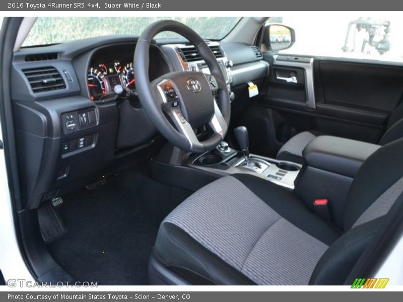 Super White / Black 2016 Toyota 4Runner SR5 4x4