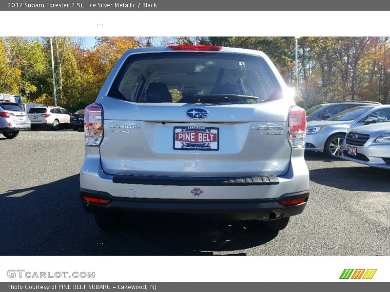 Ice Silver Metallic / Black 2017 Subaru Forester 2.5i