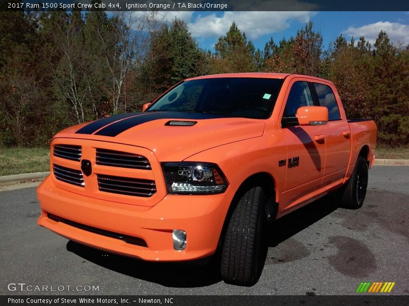 Front 3/4 View of 2017 1500 Sport Crew Cab 4x4