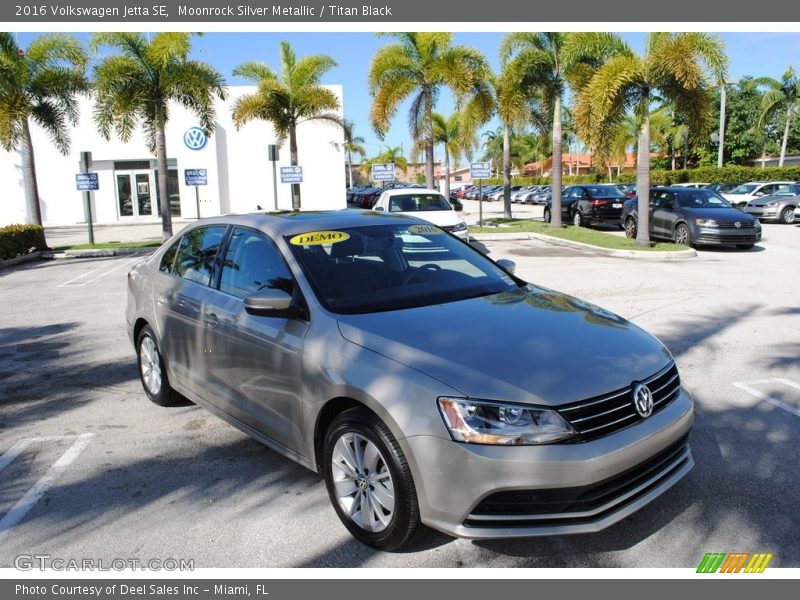 Moonrock Silver Metallic / Titan Black 2016 Volkswagen Jetta SE