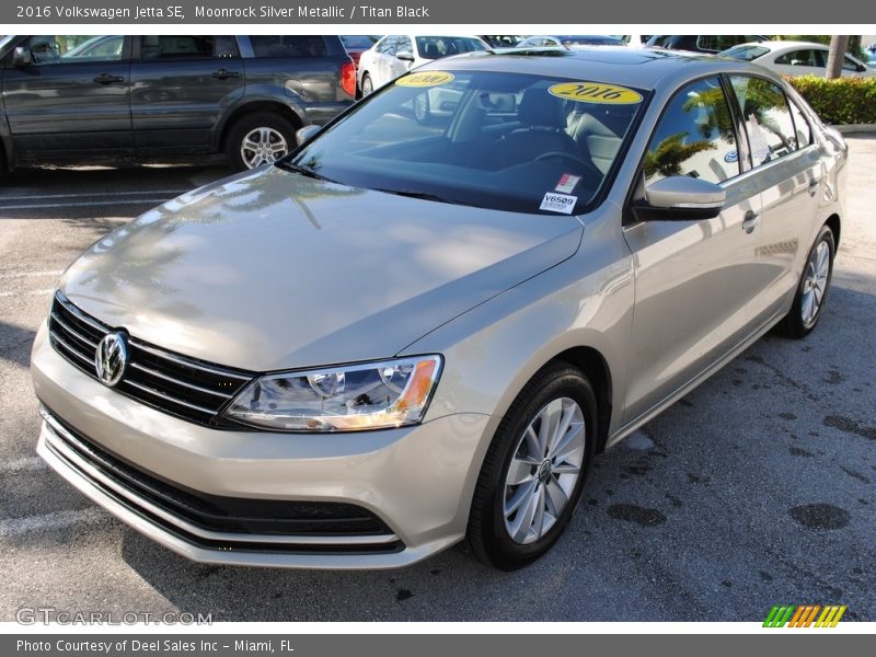 Moonrock Silver Metallic / Titan Black 2016 Volkswagen Jetta SE