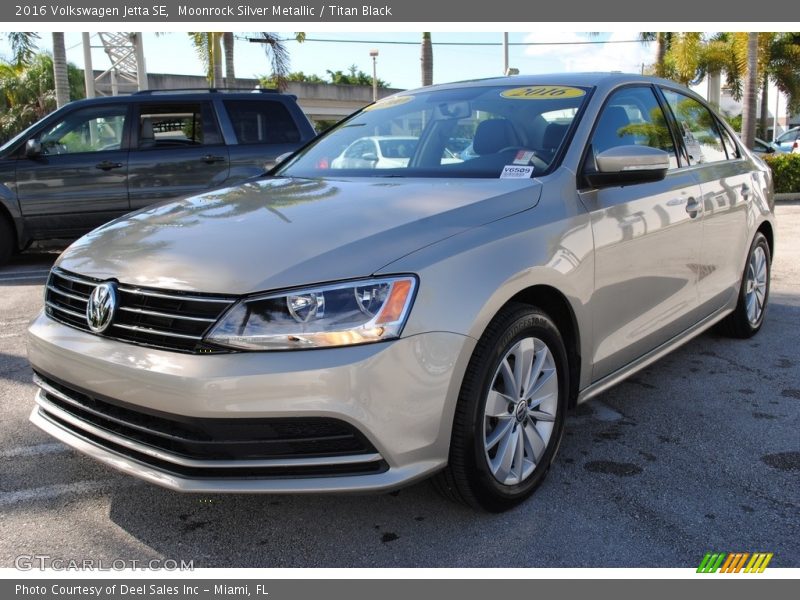 Moonrock Silver Metallic / Titan Black 2016 Volkswagen Jetta SE