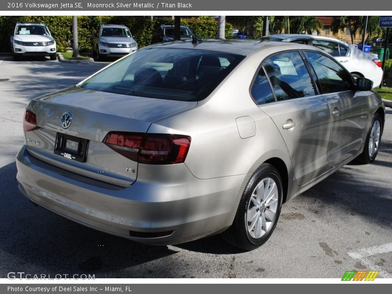 Moonrock Silver Metallic / Titan Black 2016 Volkswagen Jetta SE