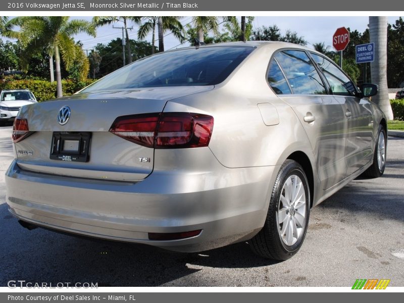 Moonrock Silver Metallic / Titan Black 2016 Volkswagen Jetta SE