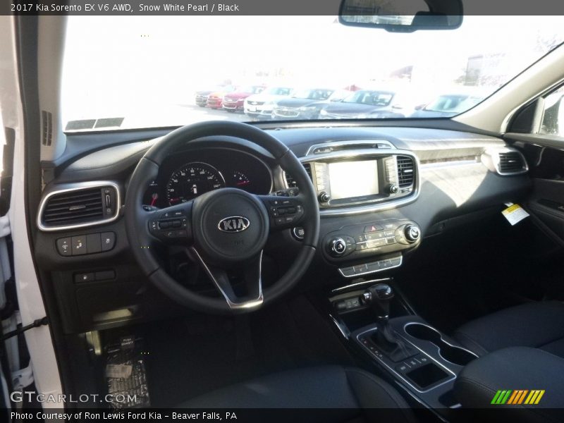 Dashboard of 2017 Sorento EX V6 AWD