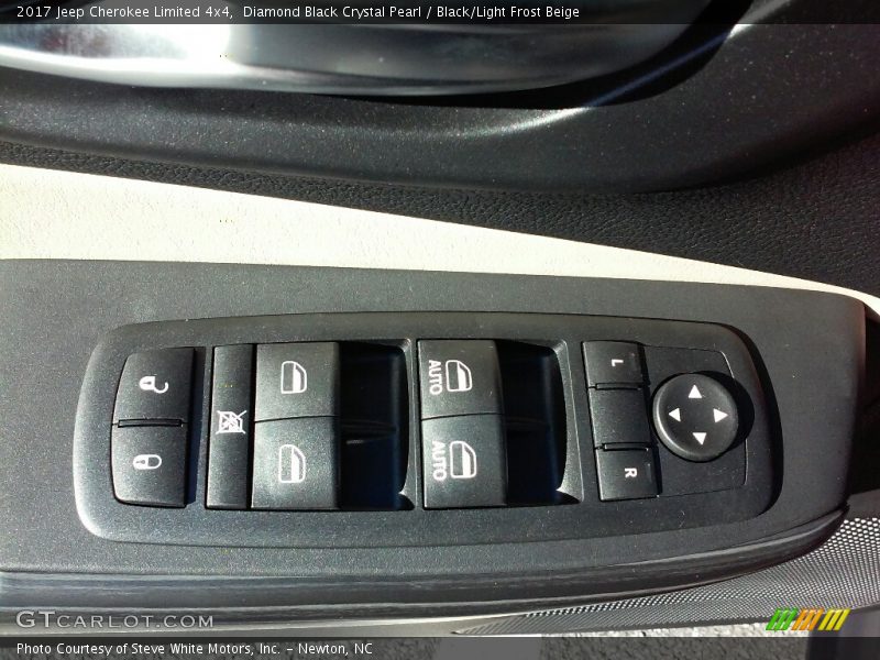 Diamond Black Crystal Pearl / Black/Light Frost Beige 2017 Jeep Cherokee Limited 4x4