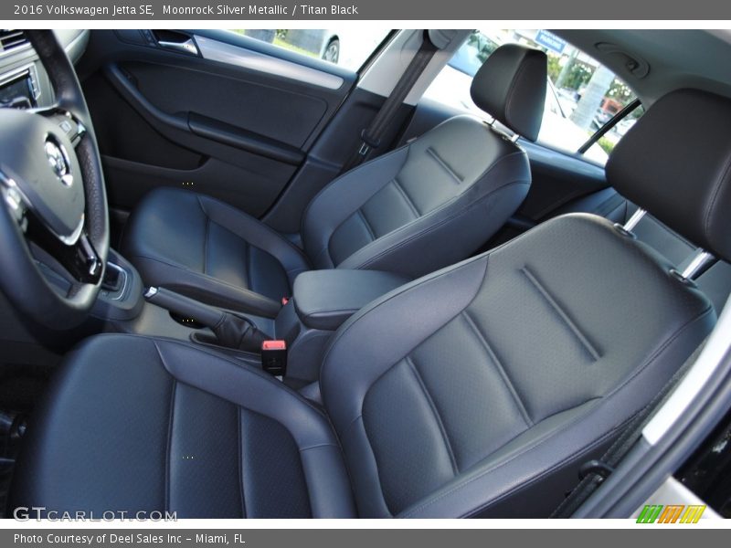 Moonrock Silver Metallic / Titan Black 2016 Volkswagen Jetta SE
