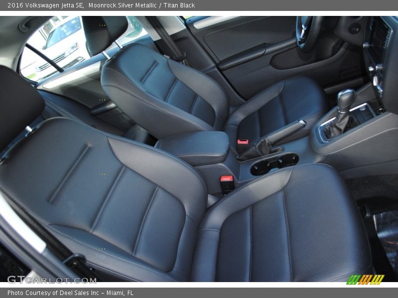 Moonrock Silver Metallic / Titan Black 2016 Volkswagen Jetta SE