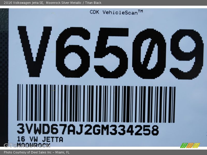 Moonrock Silver Metallic / Titan Black 2016 Volkswagen Jetta SE