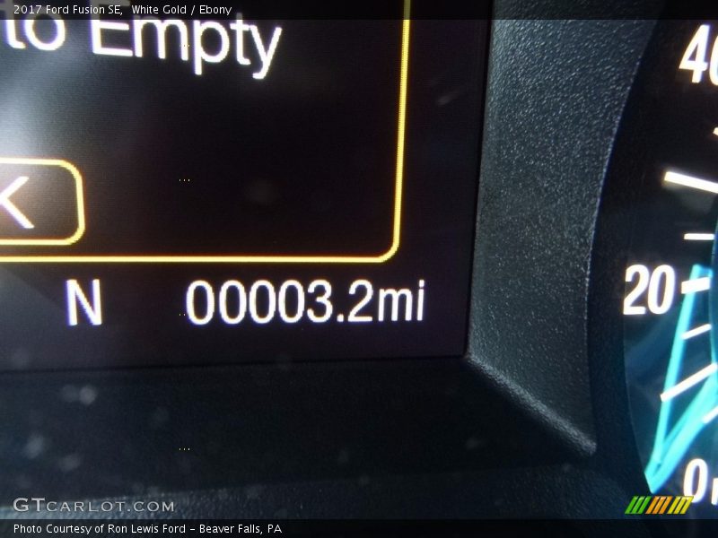 White Gold / Ebony 2017 Ford Fusion SE